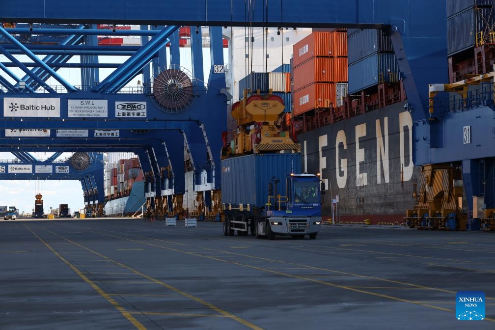 This photo taken on Oct. 19, 2025 shows a container unloaded from the Istanbul Bridge, the first vessel on the China-Europe Arctic container express route, being loaded onto a truck at the Port of Gdansk, Poland. After a 26-day voyage, the first vessel on the China-Europe Arctic container express route arrived early Sunday at the Port of Gdansk, located on the Baltic Sea coast in northern Poland. (Photo: Xinhua)