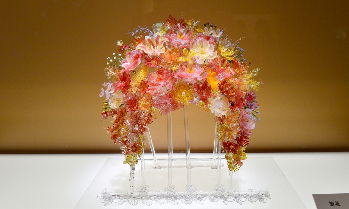 The Blooming Flowers, one of the exquisite glass works displayed at the Zibo Ceramic and Glass Museum Photo: Courtesy of the Zibo Ceramic and Glass Museum