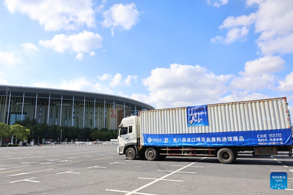 A truck loaded with exhibits for the upcoming 8th China International Import Expo (CIIE) is seen during a ceremony marking the arrival of exhibits at the National Exhibition and Convention Center (Shanghai), the main venue for the CIIE, in east China's Shanghai, Oct. 23, 2025. The first batch of exhibits for the exhibition areas of Intelligent Industry and Information Technology, Food and Agricultural Products, and Medical Equipment & Healthcare Products of the 8th CIIE arrived at the National Exhibition and Convention Center (Shanghai) on Thursday. (Xinhua/Fang Zhe)