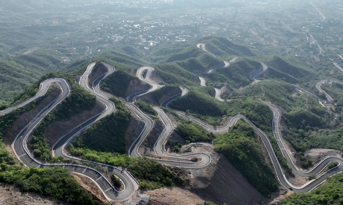 China builds 75,000 km of rural roads in first three quarters China builds 75,000 km of rural roads in first three quarters