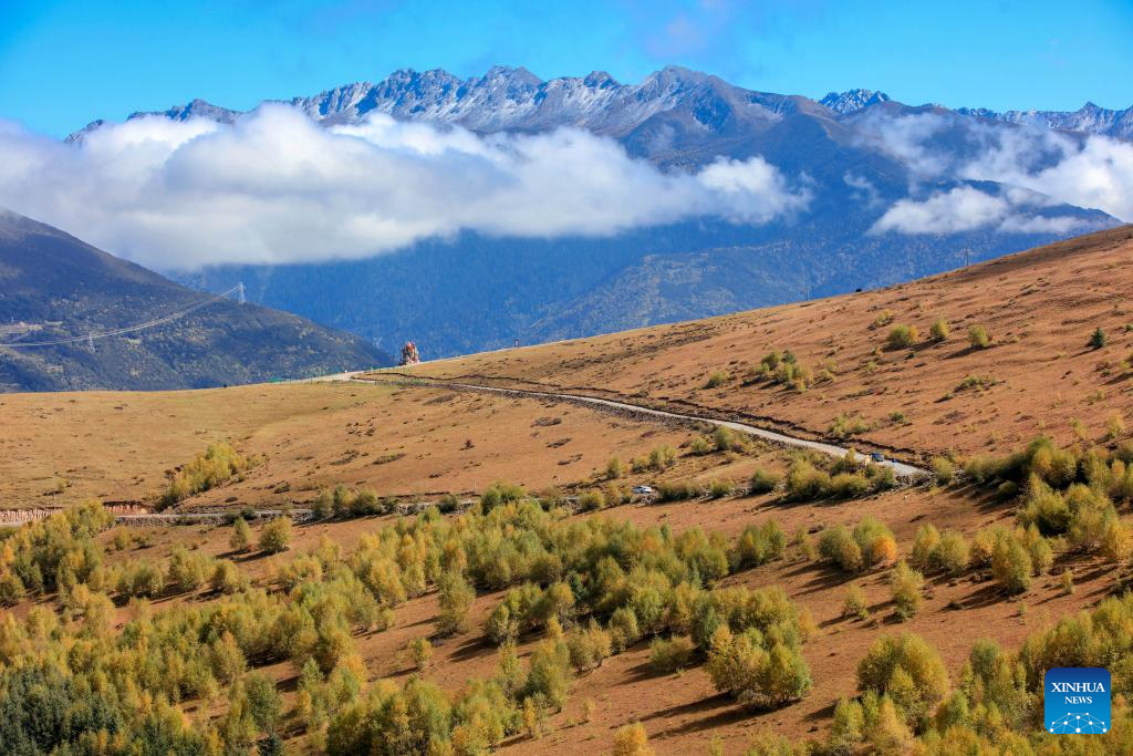 This photo taken on Oct. 22, 2025 shows a view of Changlie Mountain in Maerkang City, Aba Tibetan-Qiang Autonomous Prefecture, southwest China's Sichuan Province. (Photo by Zeng Xianghui/Xinhua)