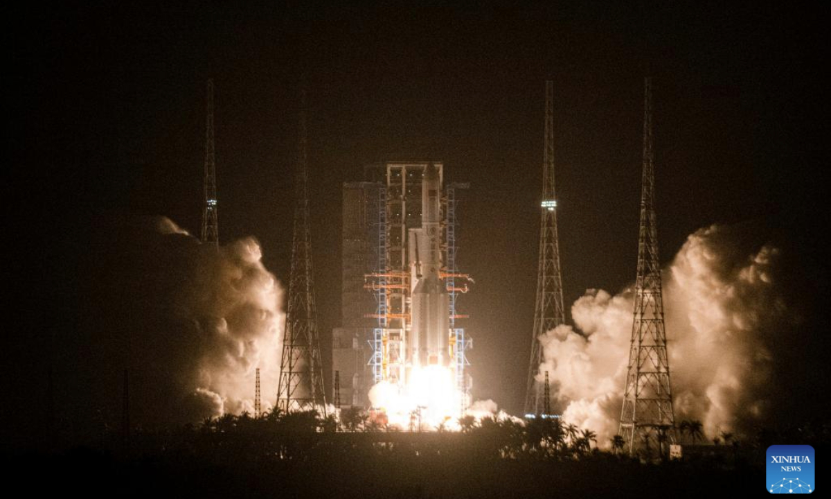A Long March-5 rocket carrying a new communication technology test satellite blasts off from Wenchang Space Launch Site in south China's Hainan Province, Oct. 23, 2025. China on Thursday sent a new communication technology test satellite into space from the Wenchang Space Launch Site in south China's Hainan Province.
Launched at 10:30 p.m. (Beijing Time) aboard a Long March-5 rocket, the satellite has entered its planned orbit successfully.
It will be used mainly to carry out multi-band and high-speed communication technology validation tests.
The launch was the 602nd mission of the Long March carrier rocket series. (Xinhua/Pu Xiaoxu)