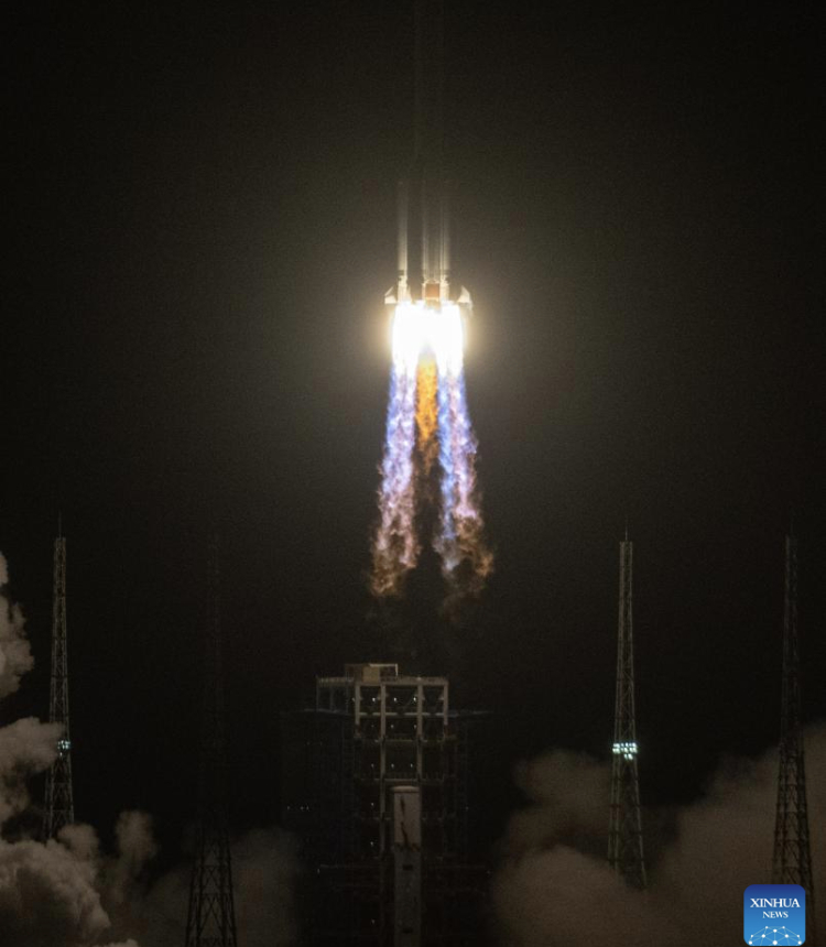 A Long March-5 rocket carrying a new communication technology test satellite blasts off from Wenchang Space Launch Site in south China's Hainan Province, Oct. 23, 2025. China on Thursday sent a new communication technology test satellite into space from the Wenchang Space Launch Site in south China's Hainan Province.
Launched at 10:30 p.m. (Beijing Time) aboard a Long March-5 rocket, the satellite has entered its planned orbit successfully.
It will be used mainly to carry out multi-band and high-speed communication technology validation tests.
The launch was the 602nd mission of the Long March carrier rocket series. (Xinhua/Pu Xiaoxu)