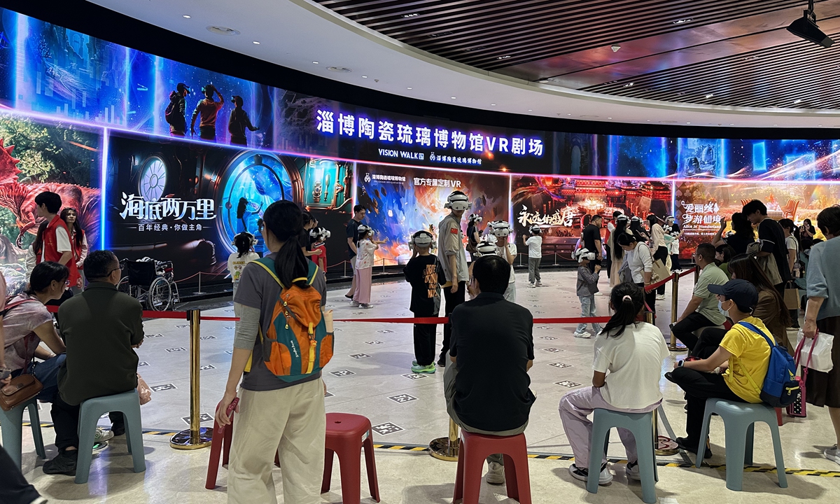 Visitors take VR tours during National Day holidays at the Zibo Ceramic and Glass Museum in October 2025. Photo: Courtesy of the Zibo Ceramic and Glass Museum
