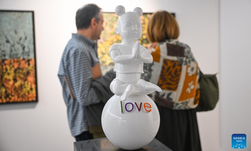 Visitors view an artwork at the 12th Artweeks Istanbul in Istanbul, Türkiye, Oct. 25, 2025. The 12th edition of Artweeks Istanbul was held in Türkiye's largest city Istanbul from Oct. 15 to 26. Hundreds of artworks were on display to the public for free, attracting many visitors to enjoy the event. (Photo: Xinhua)