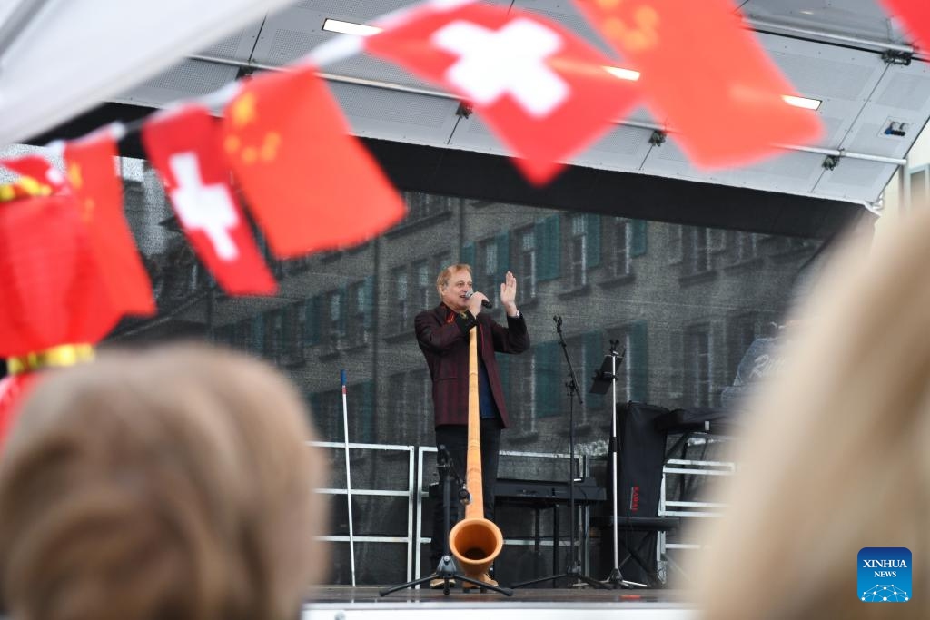 A man performs Swiss alpine horn during the Meet China cultural festival at Waisenhaus Square in Bern, the capital of Switzerland, Oct. 25, 2025. The festival was held here on Saturday to celebrate the 75th anniversary of the establishment of diplomatic relations between China and Switzerland and the 76th anniversary of the founding of the People's Republic of China. It spotlighted a variety of performances including Chinese martial arts, acrobatics, and Swiss alpine horn, as well as about 20 cultural experiences such as sachet making and lacquer fan crafting. (Photo: Xinhua)