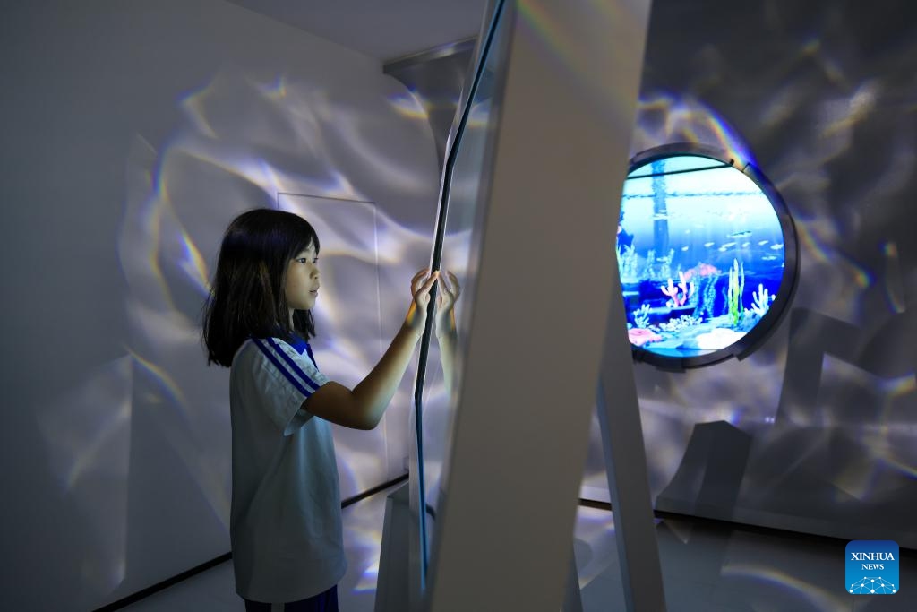 A kid visits a science popularization base about the cross-sea passages of the Guangdong-Hong Kong-Macao Greater Bay Area (GBA) on the west artificial island of the Shenzhen-Zhongshan Link in south China's Guangdong Province, Oct. 25, 2025. The west artificial island of the Shenzhen-Zhongshan Link started trial operation for tourism on Saturday. The Shenzhen-Zhongshan Link, spanning approximately 24 kilometers, opened to traffic on June 30, 2024. (Photo: Xinhua)