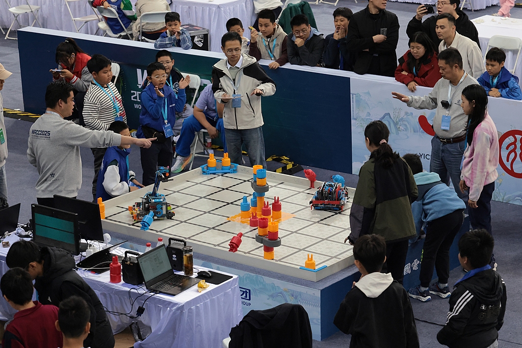 The Yichang Championship of the World Robot Contest 2025 kicks off at the Yichang Olympic Sports Center in Yichang, Central China's Hubei Province on October 26, 2025. The four-day event has attracted more than 10,000 teenagers from 3,800 teams all around the country. It aims to cultivate teenagers' interest in robotics and enhance their practical skills, programming abilities, social practice capabilities, and communication skills. Photo: VCG