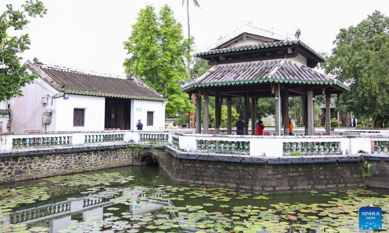 People visit the Dongpo Academy in Danzhou, south China's Hainan Province, Oct. 24, 2025. The Dongpo Academy was once a place where Su Dongpo gave lessons in ancient times. Su Dongpo, also known as Su Shi, is a poet and cultural icon from the Song Dynasty (960-1279), who was demoted in his later years and lived in exile in south China's island province of Hainan for three years. (Photo: Xinhua)