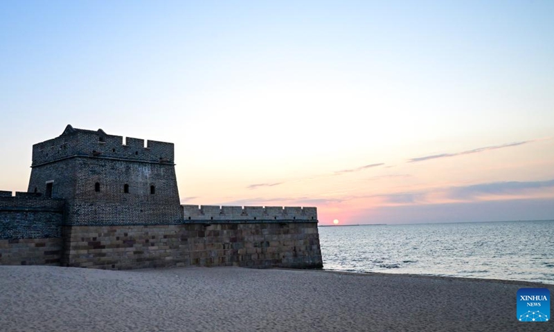 This photo taken on Oct. 26, 2025 shows the scenery of sunrise at the Laolongtou scenic spot in Shanhaiguan Pass, Qinhuangdao City, north China's Hebei Province. (Photo: Xinhua)