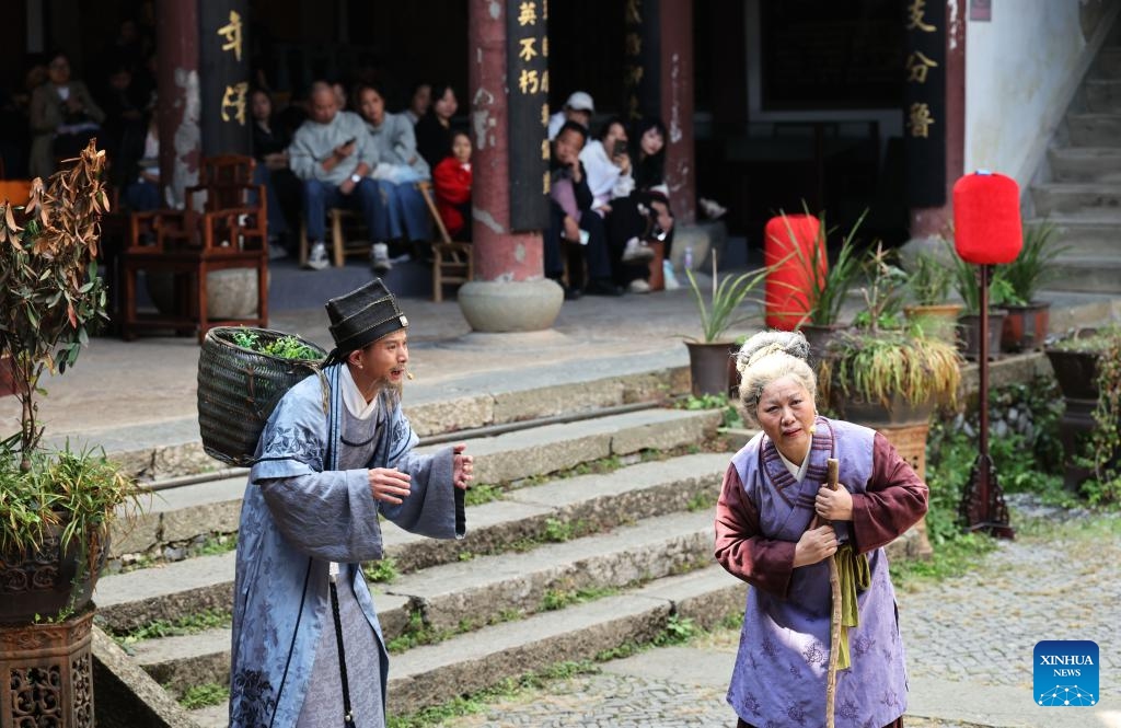 Performers are seen during a performance themed on filial responsibility in Dachen Village of Quzhou, east China's Zhejiang Province, Oct. 25, 2025. In recent years, Quzhou has been fostering a harmonious living environment by promoting Chinese etiquette education to the public and putting the idea of good-mannered into its governmental service. (Photo: Xinhua)