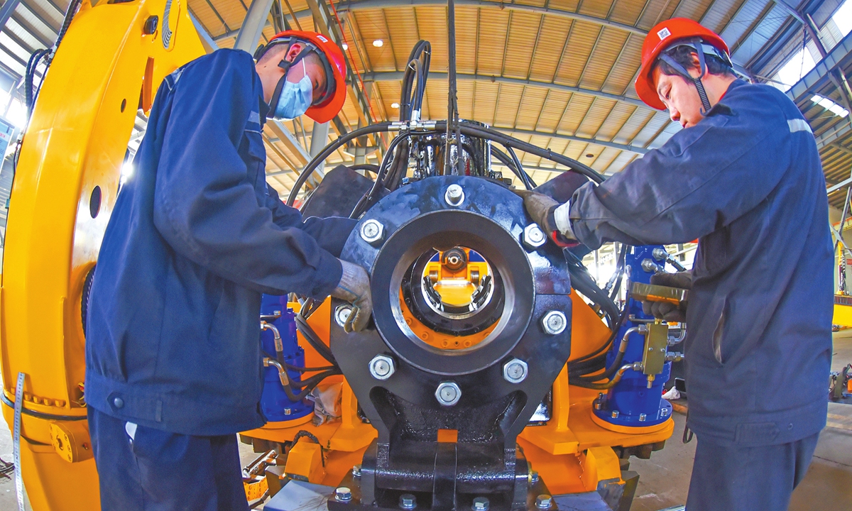 Workers assemble engineering drilling rigs in a workshop in Lianyungang, East China's Jiangsu Province, on October 27, 2025. Data from the National Bureau of Statistics showed that from January to September, industrial enterprises above designated size nationwide achieved total profits of 5.37 trillion yuan ($754.05 billion), a year-on-year increase of 3.2 percent. Photo: VCG