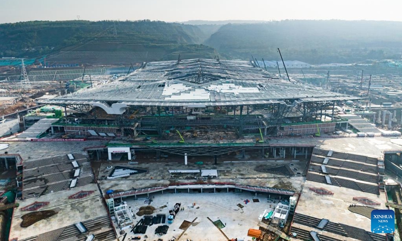 An aerial drone photo taken on Oct. 27, 2025 shows the construction site of Xi'an East Station in Xi'an, northwest China's Shaanxi Province. The main structure of the Xi'an East Station building has been successfully completed on Monday. Serving as a comprehensive transportation hub integrating high-speed railway, conventional railway, metro, and bus services systems, the station is expected to handle an annual passenger volume of 36.5 million once it officially opens. (Photo: Xinhua)