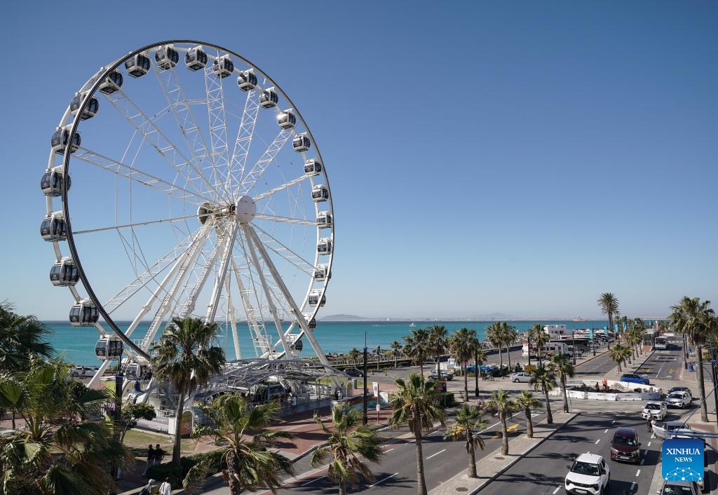This photo taken on Oct. 20, 2025 shows the Cape Wheel in Cape Town, South Africa. Cape Town, the legislative capital of South Africa and the seat of its Parliament, is renown for its spectacular natural scenery and rich cultural diversity. (Photo: Xinhua)