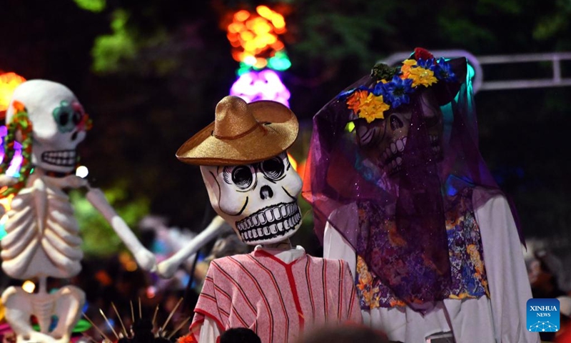 This photo shows a scene during the Catrinas Parade in Mexico City, capital of Mexico, on Oct. 26, 2025. The Catrinas Parade was held on Sunday ahead of the Day of the Dead. (Photo: Xinhua)