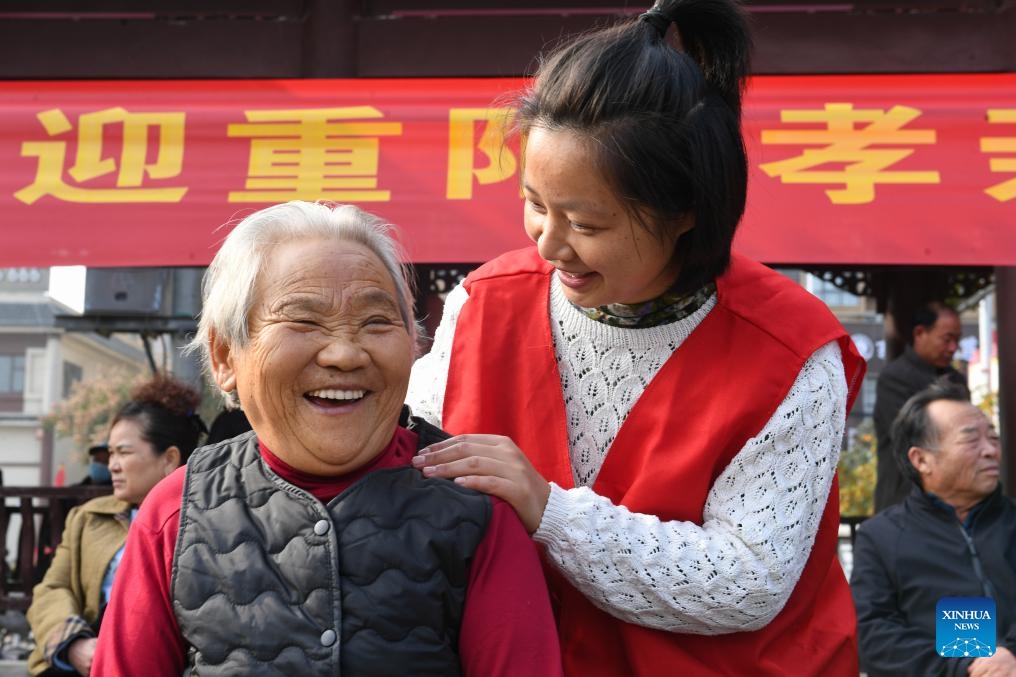 A volunteer massage shoulders of a senior citizen in Xiayi County of Shangqiu City, central China's Henan Province, Oct. 27, 2025. A series of celebration activities were held across the country to mark China's Chongyang Festival, which will fall on Oct. 29 this year. Also known as Seniors' Day in China nowadays, it highlights the public's care for older people. (Photo: Xinhua)