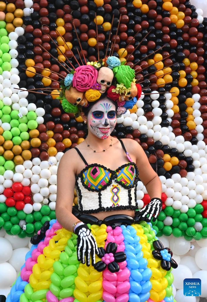 A participant with facial makeup takes part in the Catrinas Parade in Mexico City, capital of Mexico, on Oct. 26, 2025. The Catrinas Parade was held on Sunday ahead of the Day of the Dead. (Photo: Xinhua)