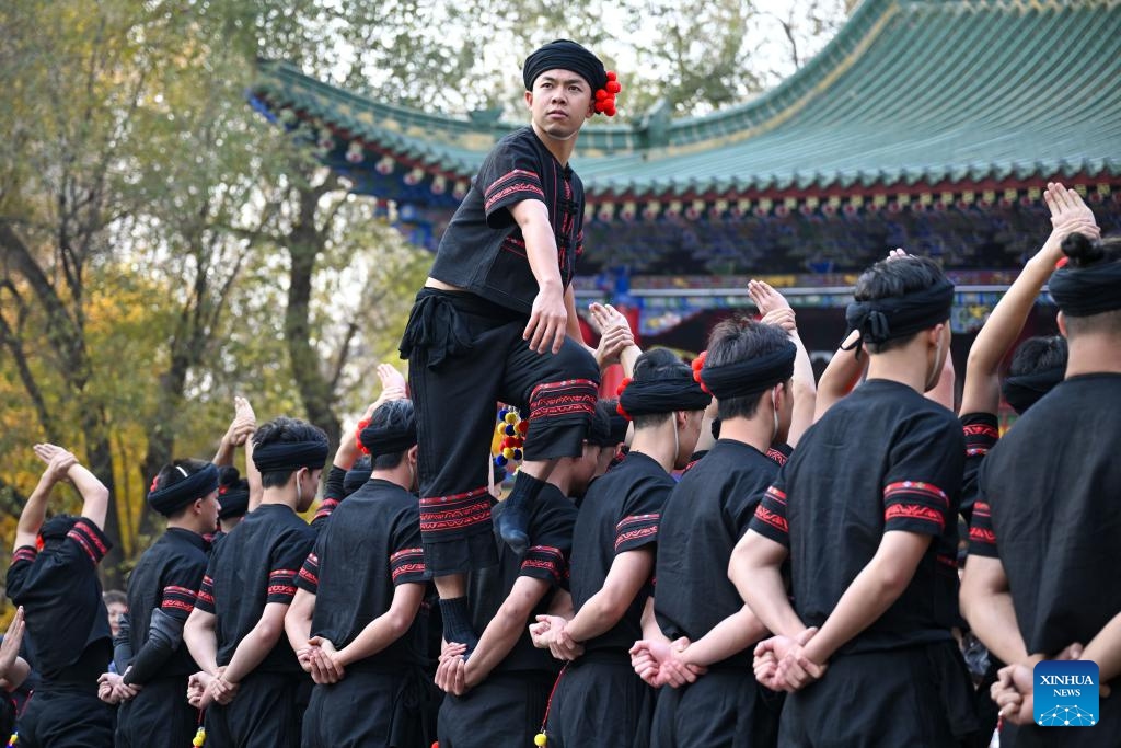 Performers from a Yunnan dance and opera troupe perform during a flash mob event at Renmin park in Urumqi, northwest China's Xinjiang Uygur Autonomous Region, Oct. 27, 2025. A flash mob event featuring ethnic dances was held here on Monday. (Photo: Xinhua)