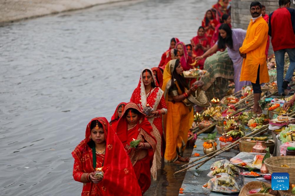 Hindu devotees offer prayers to the setting sun on the occasion of the Chhath festival in Kathmandu, Nepal, Oct. 27, 2025. The Chhath festival is dedicated to the sun with Hindu devotees making offerings to the setting and rising sun. (Photo: Xinhua)