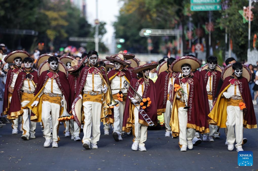 People with facial makeup take part in the Catrinas Parade in Mexico City, capital of Mexico, on Oct. 26, 2025. The Catrinas Parade was held on Sunday ahead of the Day of the Dead. (Photo: Xinhua)