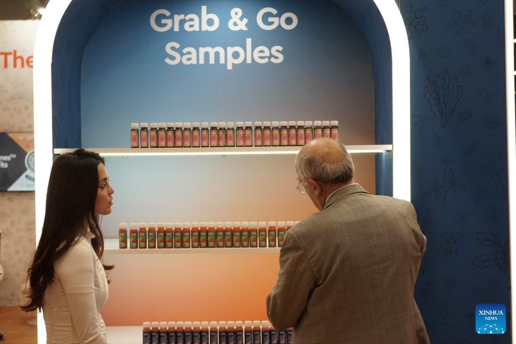 People visit an exhibition booth at SupplySide Global, in Las Vegas, Nevada, the United States, on Oct. 29, 2025. The SupplySide Global, North America's leading dietary supplement event, opened its expo hall on Wednesday in Las Vegas, U.S. state of Nevada.

The event has drawn more than 1,600 exhibitors and over 20,000 participants from around the world, representing dietary supplement, food and beverage, pet health and personal care industries. (Photo by Zeng Hui/Xinhua)