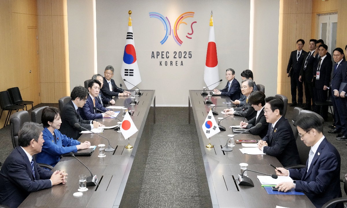 Japan, South Korea leaders meet in Gyeongju; avoid sensitive historical issues