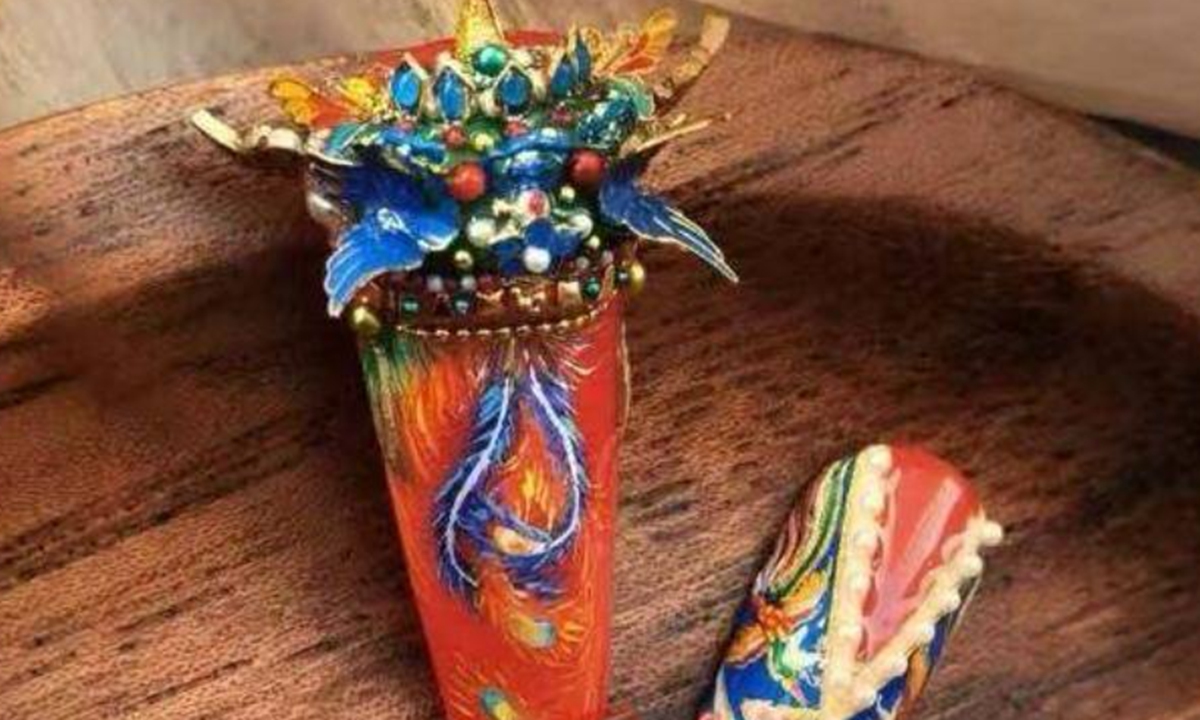 Young artist adorns fingertips with Chinese beauty through nail art