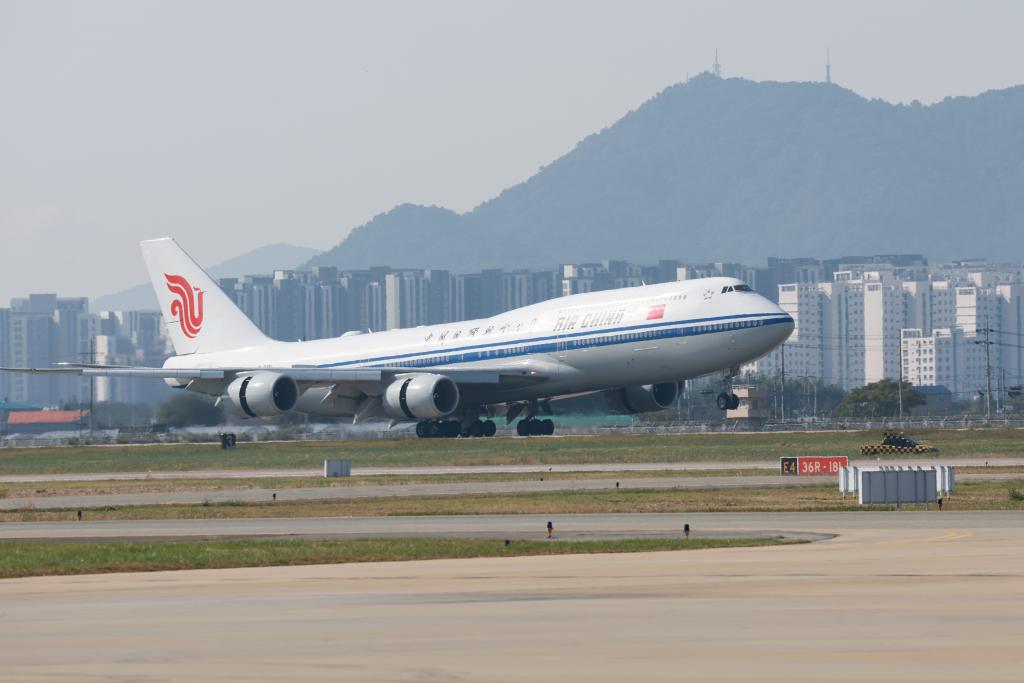 Chinese President Xi Jinping arrives in South Korea to attend the 32nd APEC Economic Leaders' Meeting and pay a state visit to the Republic of Korea (ROK) at the invitation of ROK President Lee Jae-myung, on Oct. 30, 2025. (Xinhua/Ding Lin)