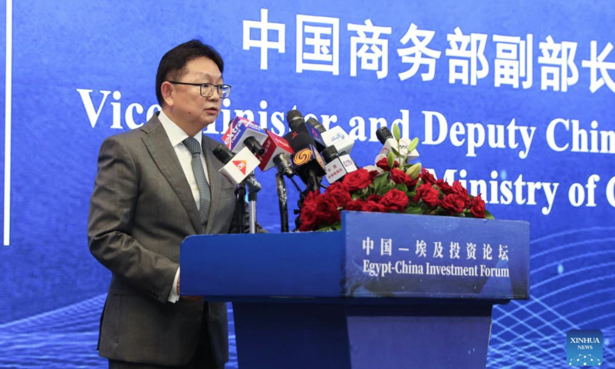 Ling Ji, vice minister of commerce and deputy China international trade representative, delivers a speech at the first China-Egypt Investment Forum in Cairo, Egypt, Nov. 9, 2025. Chinese and Egyptian senior officials, business leaders and investors convened on Sunday at the first China-Egypt Investment Forum in Cairo to explore new growth drivers for investment cooperation. Organized by the Chinese Embassy in Cairo, Egypt's General Authority for Investment and Free Zones, and the Egyptian Businessmen's Association, the event aimed to build a platform for communication and coordination, and jointly explore new growth drivers for investment cooperation. Bringing together over 200 Chinese and Egyptian enterprises, it featured a series of presentations and panel discussions, including sub-forums on cooperation in the fields of textile, new energy and the digital economy. (Xinhua/Sui Xiankai)