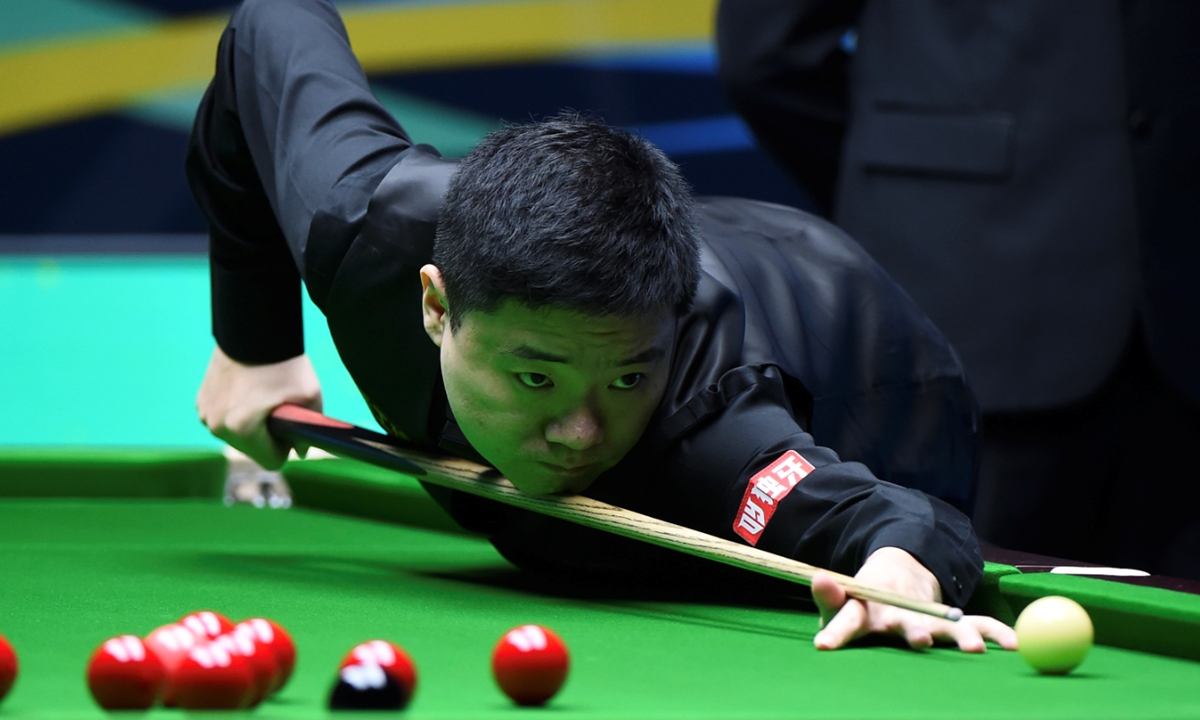 Ding Junhui plays at the International Championship on November 2, 2025 in Nanjing, East China's Jiangsu Province.  Photo: VCG