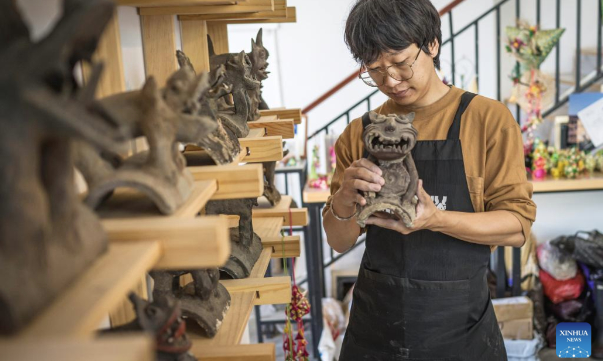 Zhang Hang works at the Heart Chamber Wamao Museum in Kunming, southwest China's Yunnan Province, Nov. 7, 2025. (Xinhua/Wang Guansen)