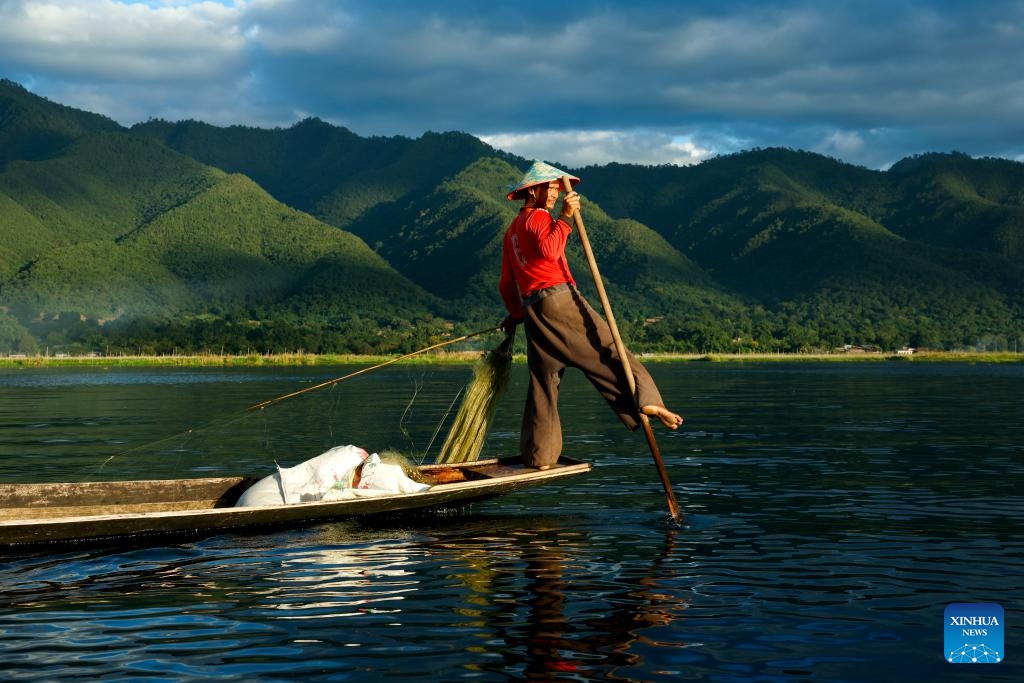 A fisherman catches fish on Inle Lake at Nyaungshwe township in Shan state, Myanmar, Oct. 31, 2025. (Photo: Xinhua)