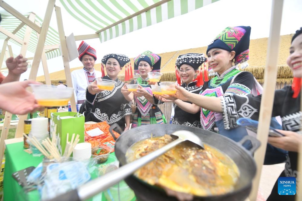 People enjoy local cuisine during a harvest celebration in Silang Village of Liuzhou, south China's Guangxi Zhuang Autonomous Region, Nov. 1, 2025. (Photo: Xinhua)