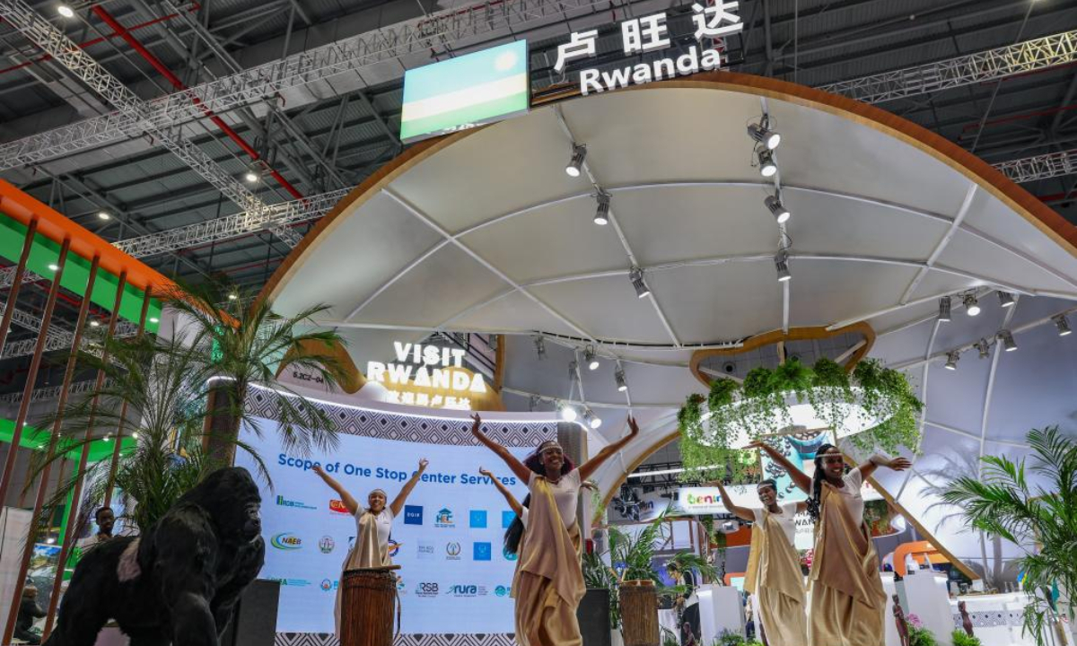 Actors perform dance at the Rwanda Pavilion of the eighth China International Import Expo (CIIE) in east China's Shanghai, Nov. 5, 2025. (Xinhua/Wang Zecong)