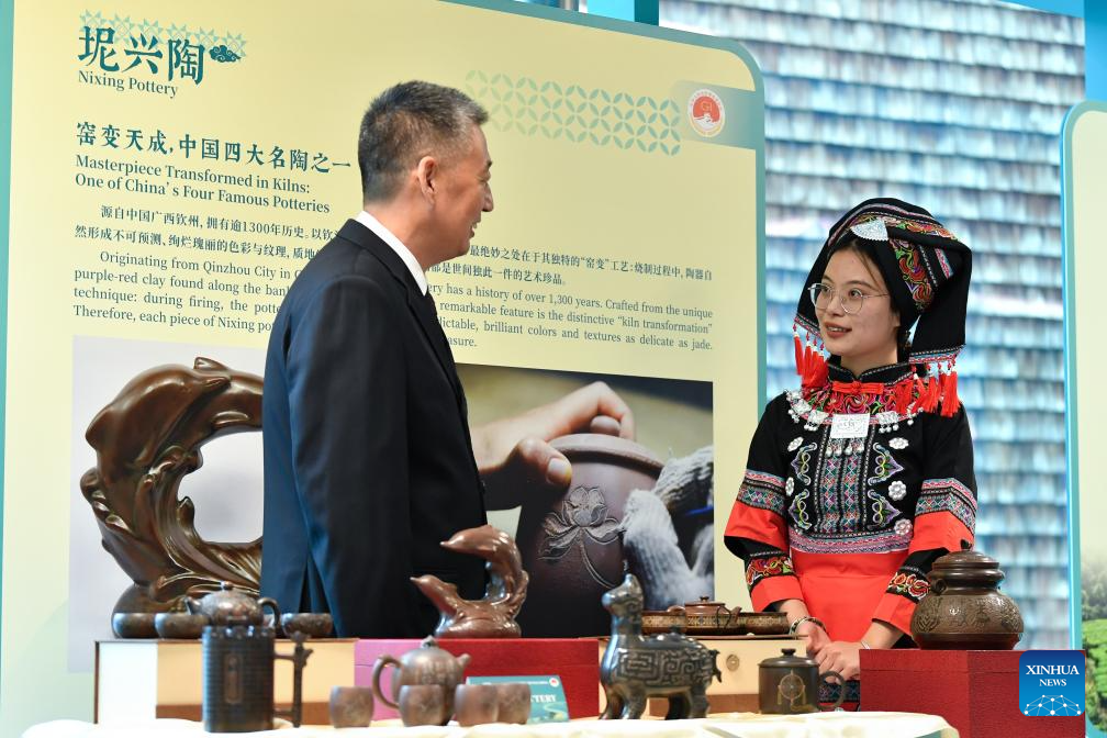A visitor learns about Nixing Pottery during China (Guangxi) Geographical Indication Products Exhibition at the World Intellectual Property Organization (WIPO) headquarters in Geneva, Switzerland, Nov. 17, 2025.
The two-day exhibition kicked off here on Monday, showcasing iconic products from south China's Guangxi Zhuang Autonomous Region, including tea, pottery and bamboo weaving craft. (Xinhua/Lian Yi)