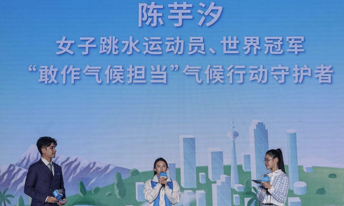 Chinese diving athlete and world champion Chen Yuxi (C) attends an event themed Step up for Climate, Light up Children's Future, held to mark World Children's Day, in Beijing, capital of China, Nov. 20, 2025. (Xinhua/Zhang Yuwei)