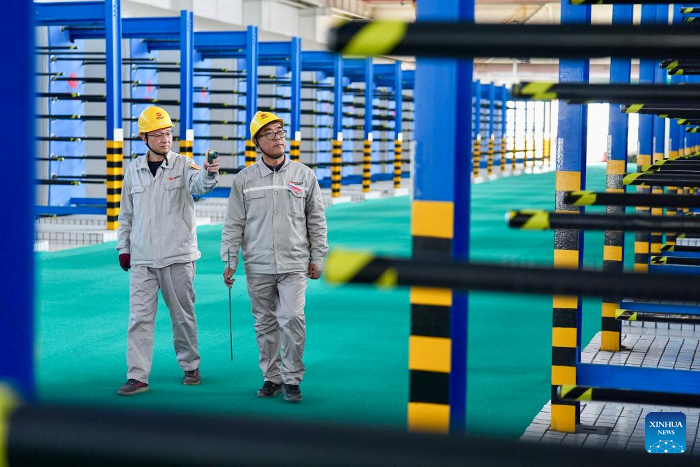 Staff members inspect heating facilities at a heating service company in Yinchuan City, northwest China's Ningxia Hui Autonomous Region, Nov. 18, 2025. Affected by the cold air, the local heating department has implemented measures such as precise regulation of the heating network and comprehensive pipeline inspections to ensure residents stay warm during the winter. (Xinhua/Yang Zhisen)
