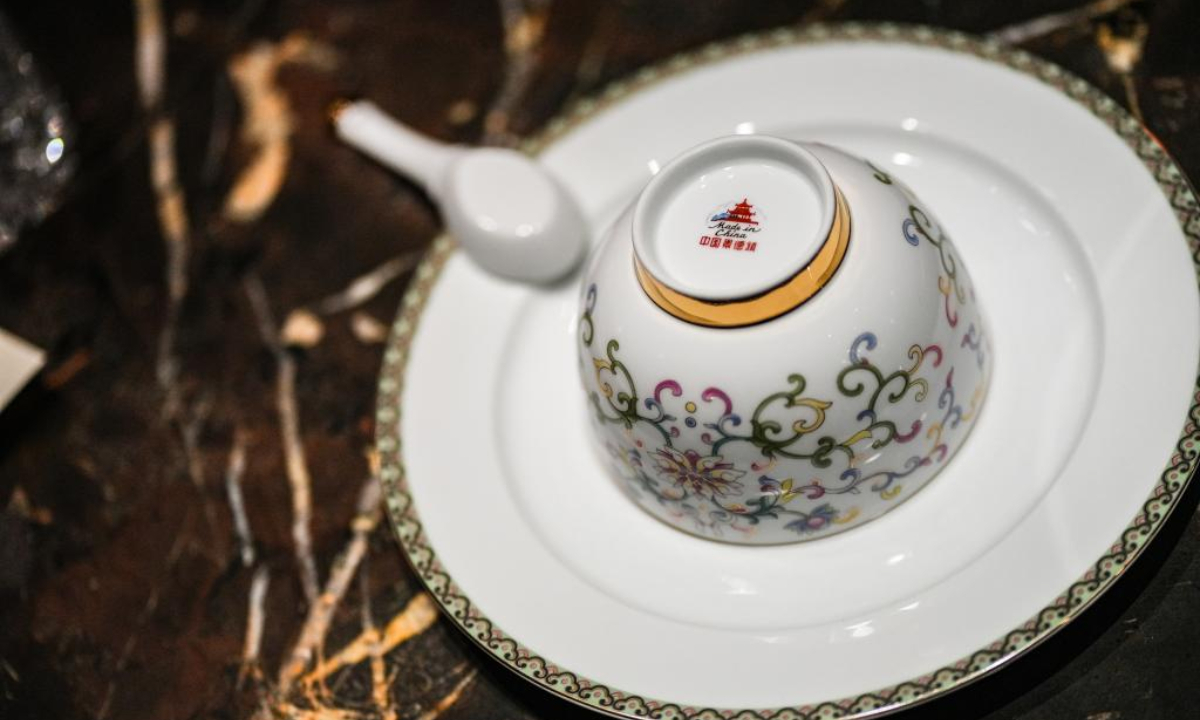This photo taken on Oct. 20, 2025, shows Jingdezhen porcelain displayed on the dining table during an immersive Food + Porcelain event in London, Britain. (Xinhua)