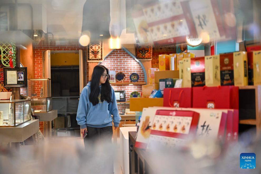A woman selects products at the CIIE Bazaar City Arena in east China's Shanghai, Nov. 1, 2025. The 8th China International Import Expo (CIIE) is scheduled to take place here from Nov. 5 to 10. (Photo: Xinhua)