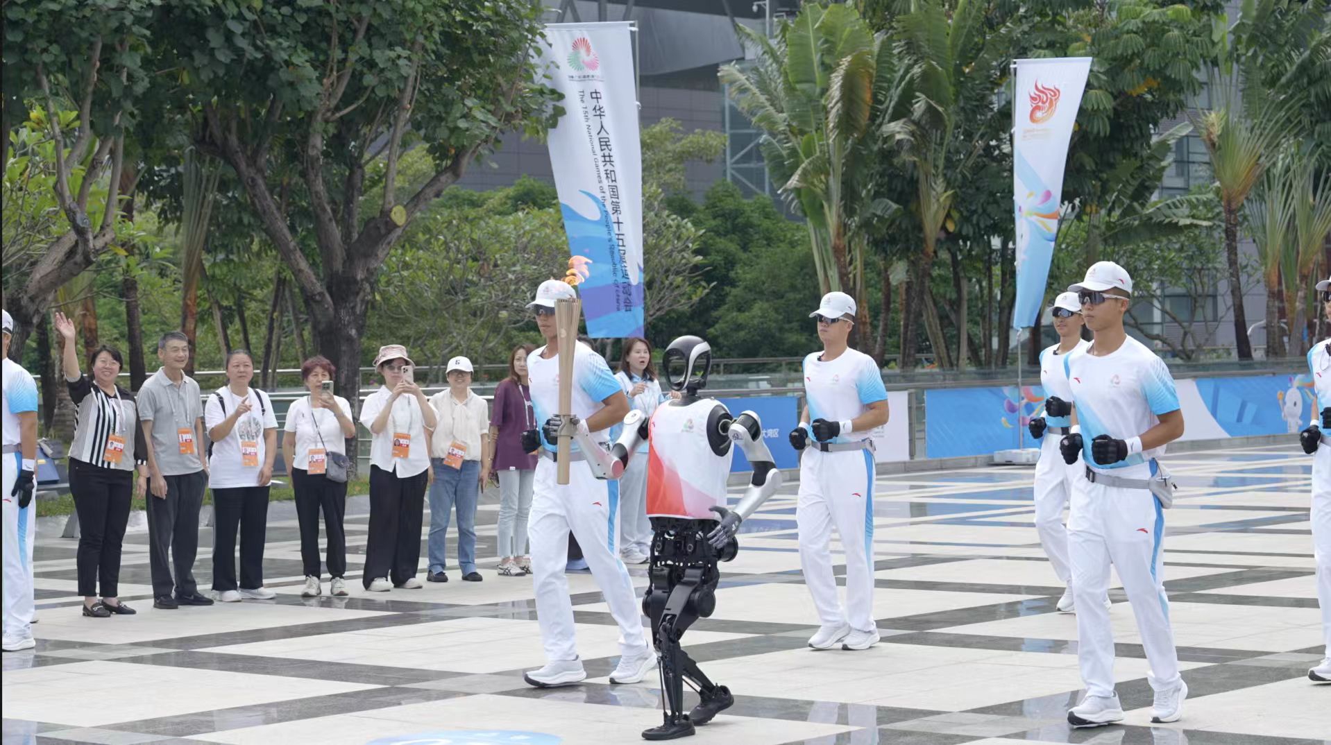 Kuavo, the world's first humanoid robot torchbearer equipped with 5G-Advanced technology made its debut at the torch relay for the 15th National Games of China in South China's Shenzhen on November 2, 2025. Photo: Courtesy of Leju Robotics