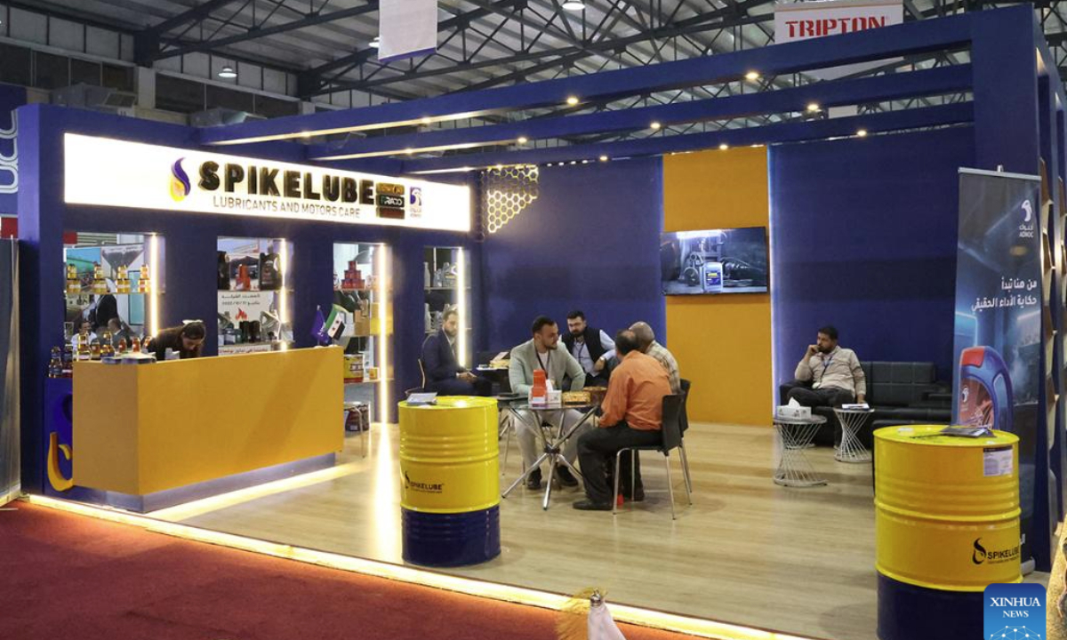 A journalist attends the media preview of Into the Modern: Impressionism from the Museum of Fine Arts, Boston art exhibition held at the National Gallery Singapore in Singapore, on Nov 12, 2025. The exhibition will open on Nov. 14, featuring artworks by artists like Claude Monet, Pierre-Auguste Renoir and Edgar Degas. (Photo by Then Chih Wey/Xinhua)