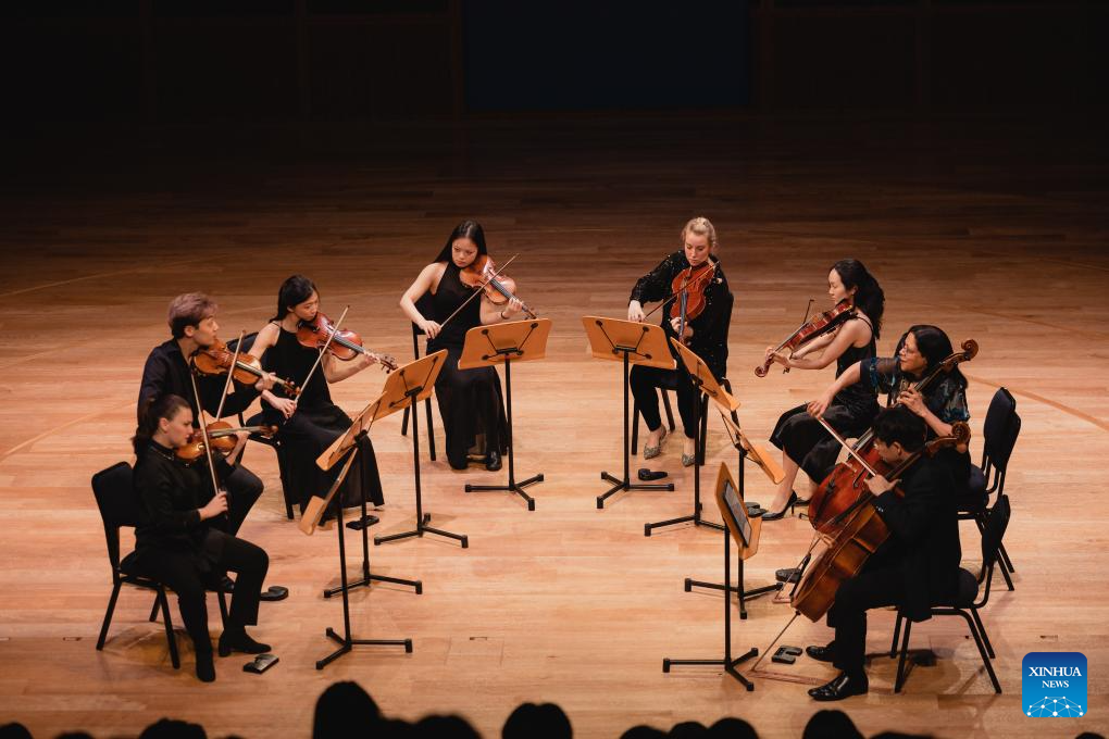 The Juilliard String Quartet performs with graduate students from the Tianjin Juilliard School in north China's Tianjin, Nov. 7, 2025. (Xinhua)