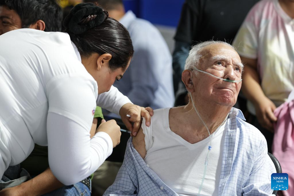 A health worker administers a vaccine to an elderly man at a vaccination center in Mexico City, capital of Mexico, Nov. 12, 2025. Mexico City has set up a vaccination center offering influenza, COVID-19, pneumococcal and measles vaccines to the public as part of efforts to improve community immunization coverage during the winter season. (Photo by Francisco Canedo/Xinhua)