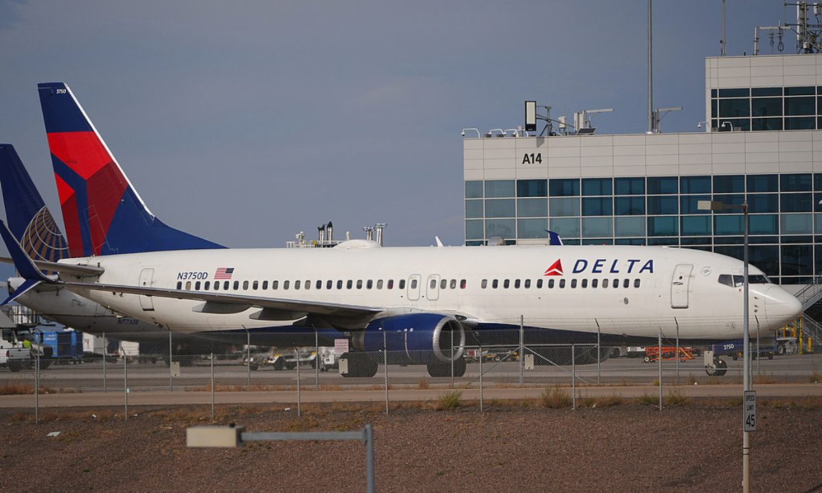 A Delta Airlines jetliner taxis to a gate on the A concourse at Denver International Airport in the US on November 7, 2025. (Photo:VCG)