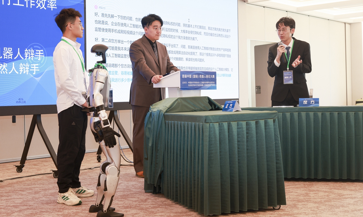A robotic debater from Hubei University's team engages in a debate with a human debater at the semi-finals of the first China robot debate competition held in Yizhuang, Beijing, on November 2, 2025. The event employs human-machine interaction, generalization capability assessments, and AI confrontations to comprehensively evaluate the robots' logical coherence, linguistic expressiveness, and on-the-spot adaptability. Photo: VCG