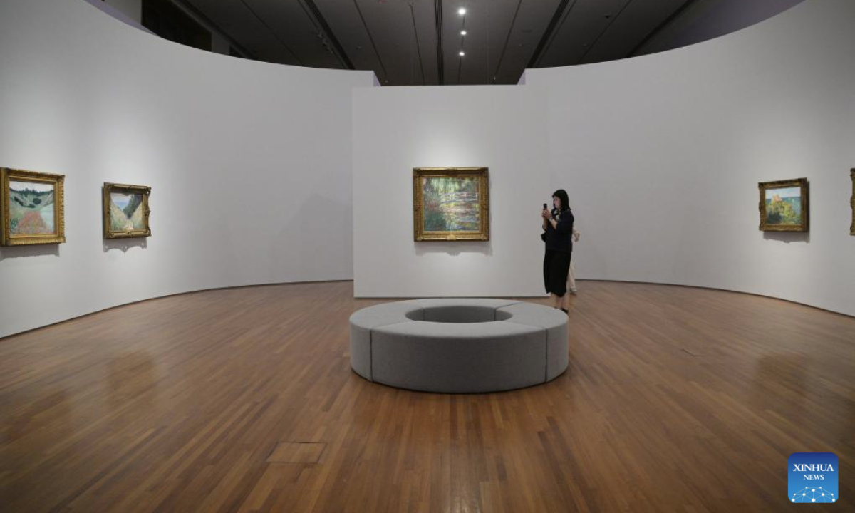 A journalist attends the media preview of Into the Modern: Impressionism from the Museum of Fine Arts, Boston art exhibition held at the National Gallery Singapore in Singapore, on Nov 12, 2025. The exhibition will open on Nov. 14, featuring artworks by artists like Claude Monet, Pierre-Auguste Renoir and Edgar Degas. (Photo by Then Chih Wey/Xinhua)