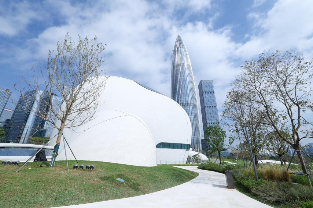 This photo taken on Nov. 1, 2025 shows a view of Shenzhen Bay Culture Square in Shenzhen, south China's Guangdong Province. The Shenzhen Bay Culture Square began trial operation on Saturday. The landmark square, with a construction area of 188,000 square meters, has nine exhibition halls. (Photo: Xinhua)