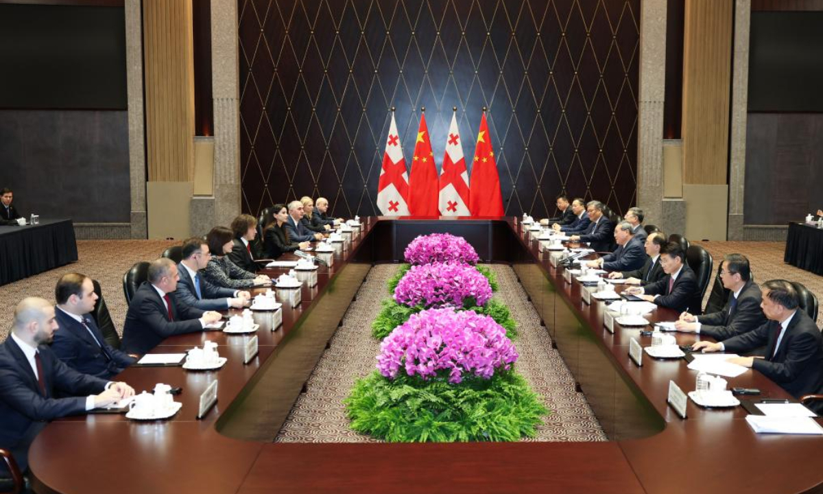 Chinese Premier Li Qiang meets with Georgian Prime Minister Irakli Kobakhidze, who is in China to attend the eighth China International Import Expo (CIIE), in Shanghai, east China, Nov. 4, 2025. (Xinhua/Huang Jingwen)