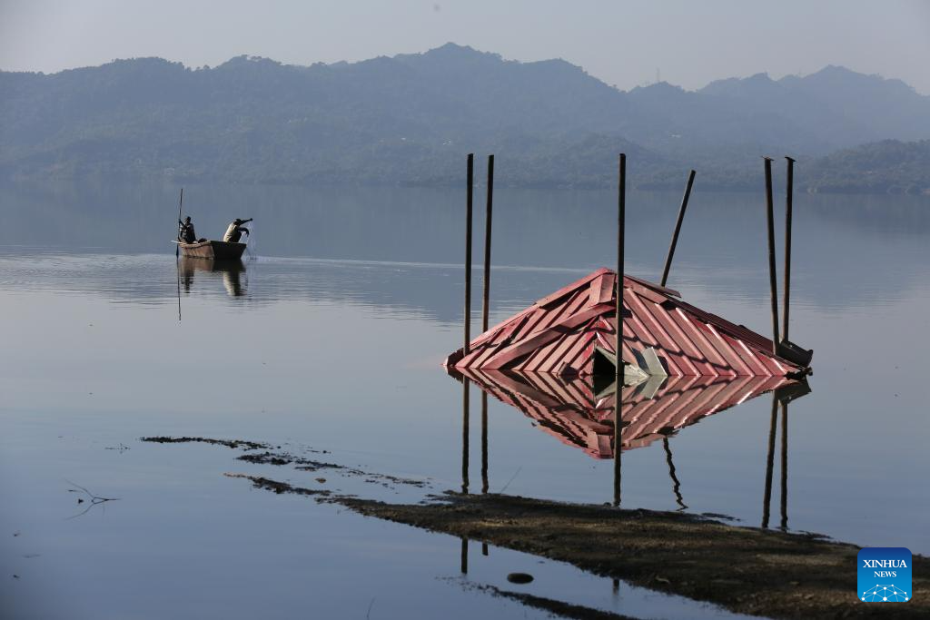 Fishermen cast their fishing net in Phangota Lake, in Pathankot district of India's northern Punjab state, Nov. 12, 2025. (Str/Xinhua)