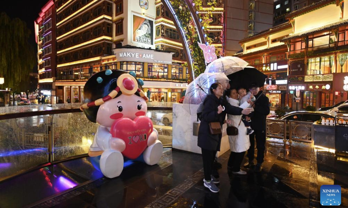 Tourists pose for photo in Kangding City, Ganzi Tibetan Autonomous Prefecture, southwest China's Sichuan Province, Nov. 1, 2025. In recent years, Ganzi Tibetan Autonomous Prefecture has leveraged its natural scenic advantages to develop its cultural and tourism industry. From January to October this year, the prefecture has received over 40 million tourist trips, setting a new record for the same period. (Xinhua/Xiao Xiao)